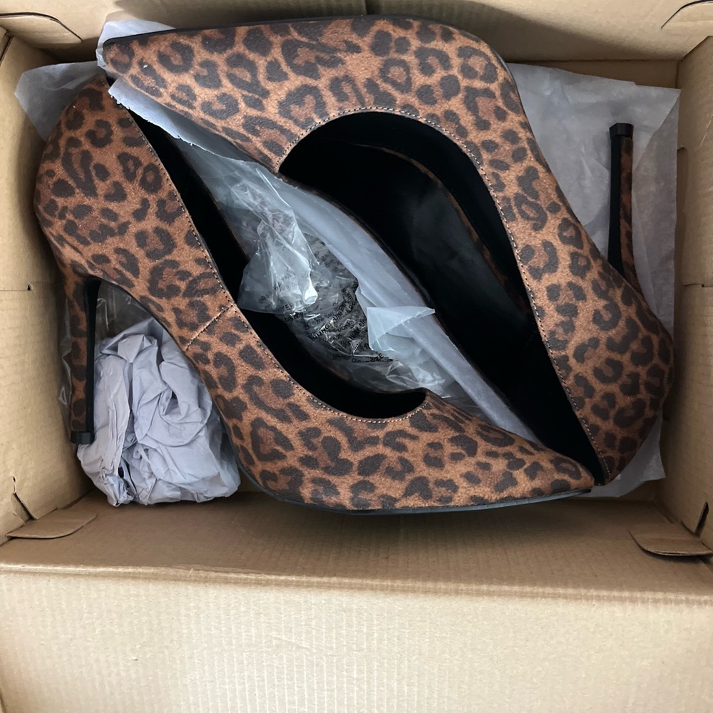 Shoe Dazzle Brown Leopard Heels